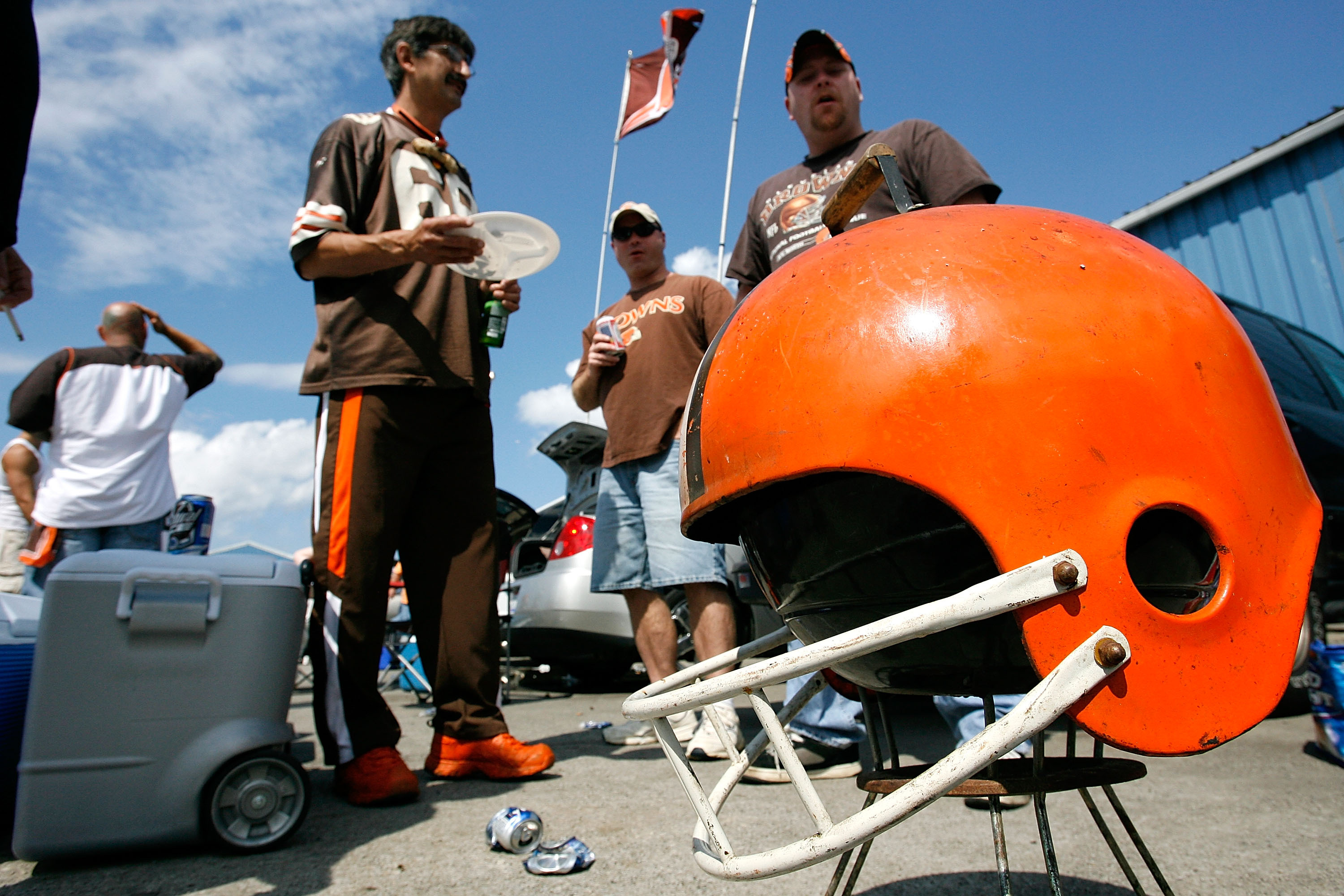 Police: Browns fans went tailgating and left kids home alone