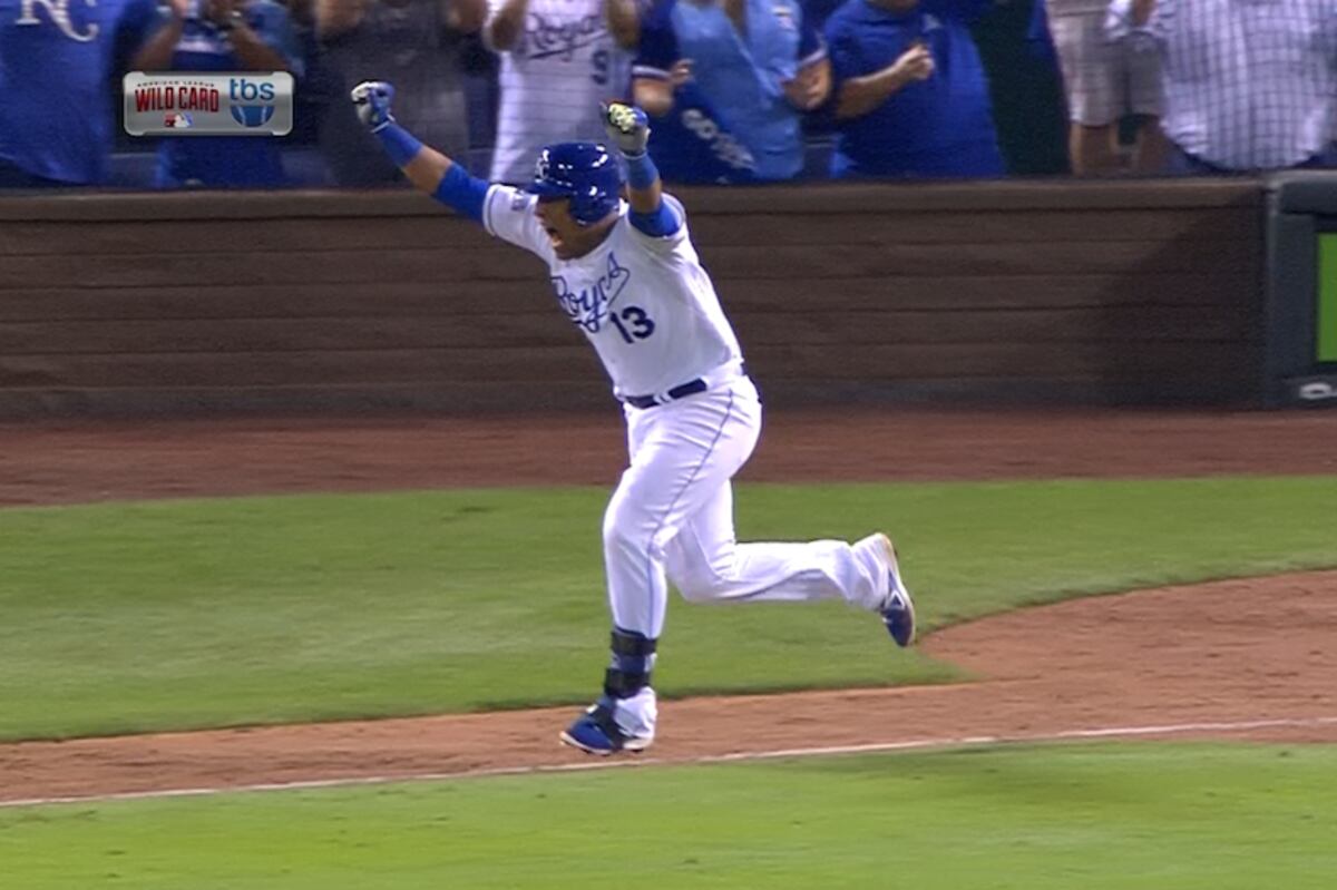 Royals Win AL Wild Card Game with Walkoff Hit by Salvador Perez in the