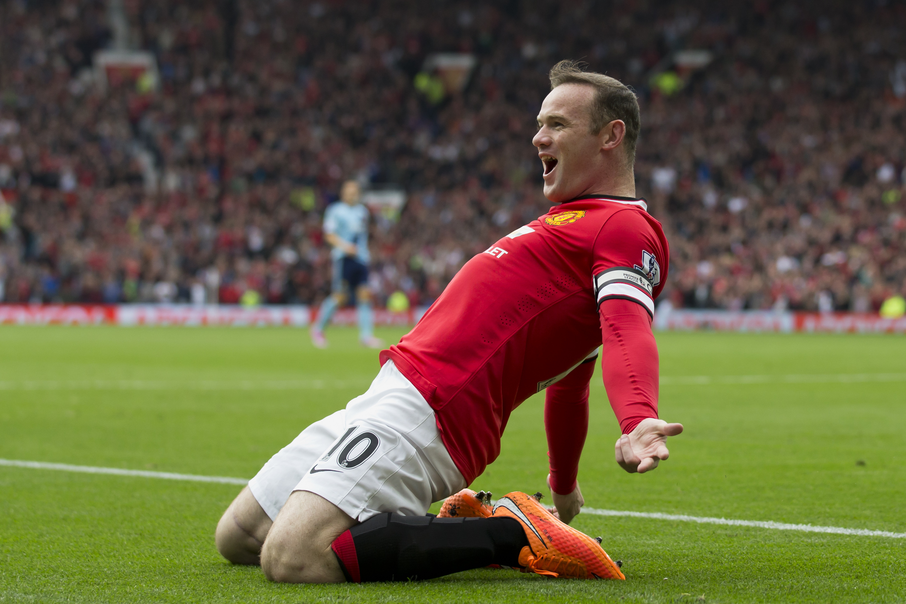 Manchester United star Wayne Rooney needs to work on his Ice Bucket  Challenge skills