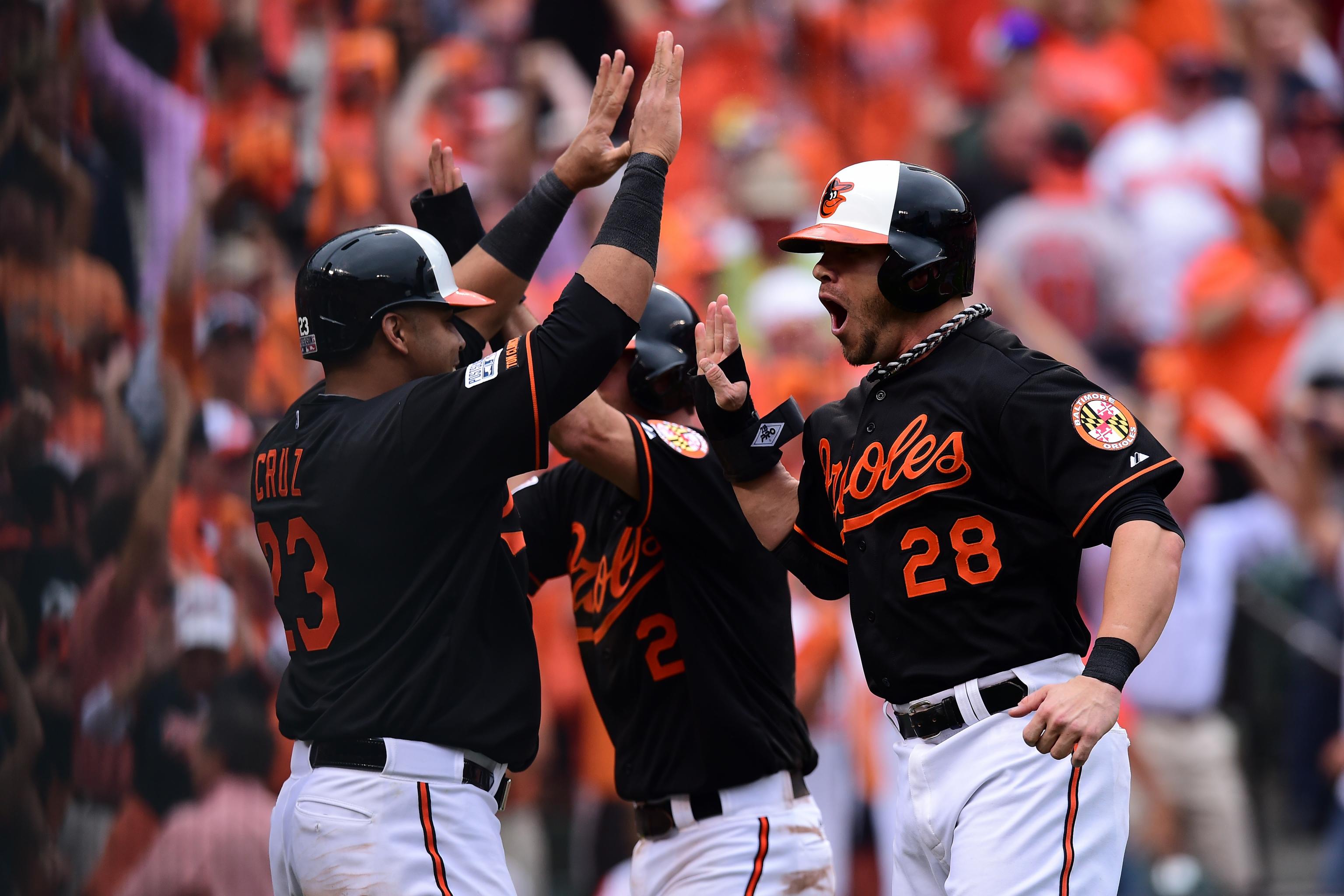 Cruz, Hardy lead Orioles to Game 1 win over Tigers