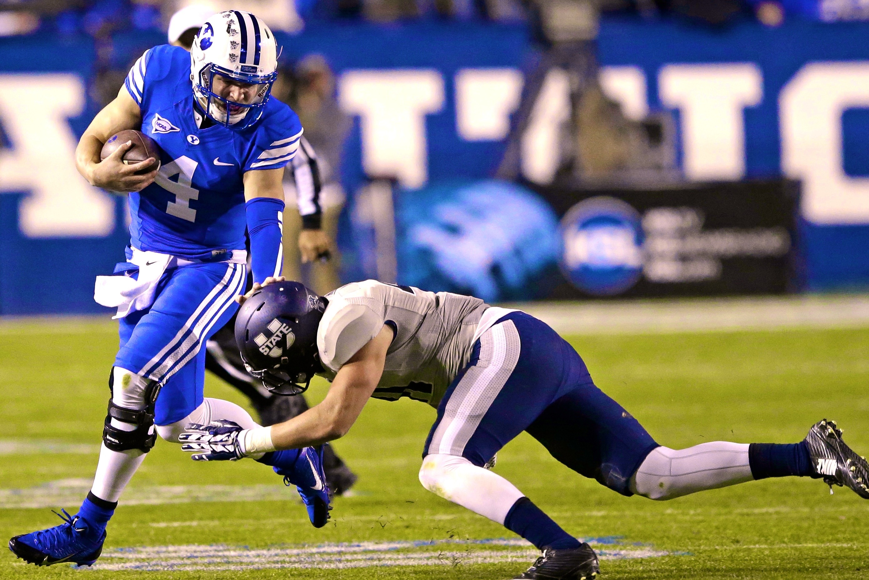 BYU Quarterback Taysom Hill suffers season ending injury - The Daily  Universe