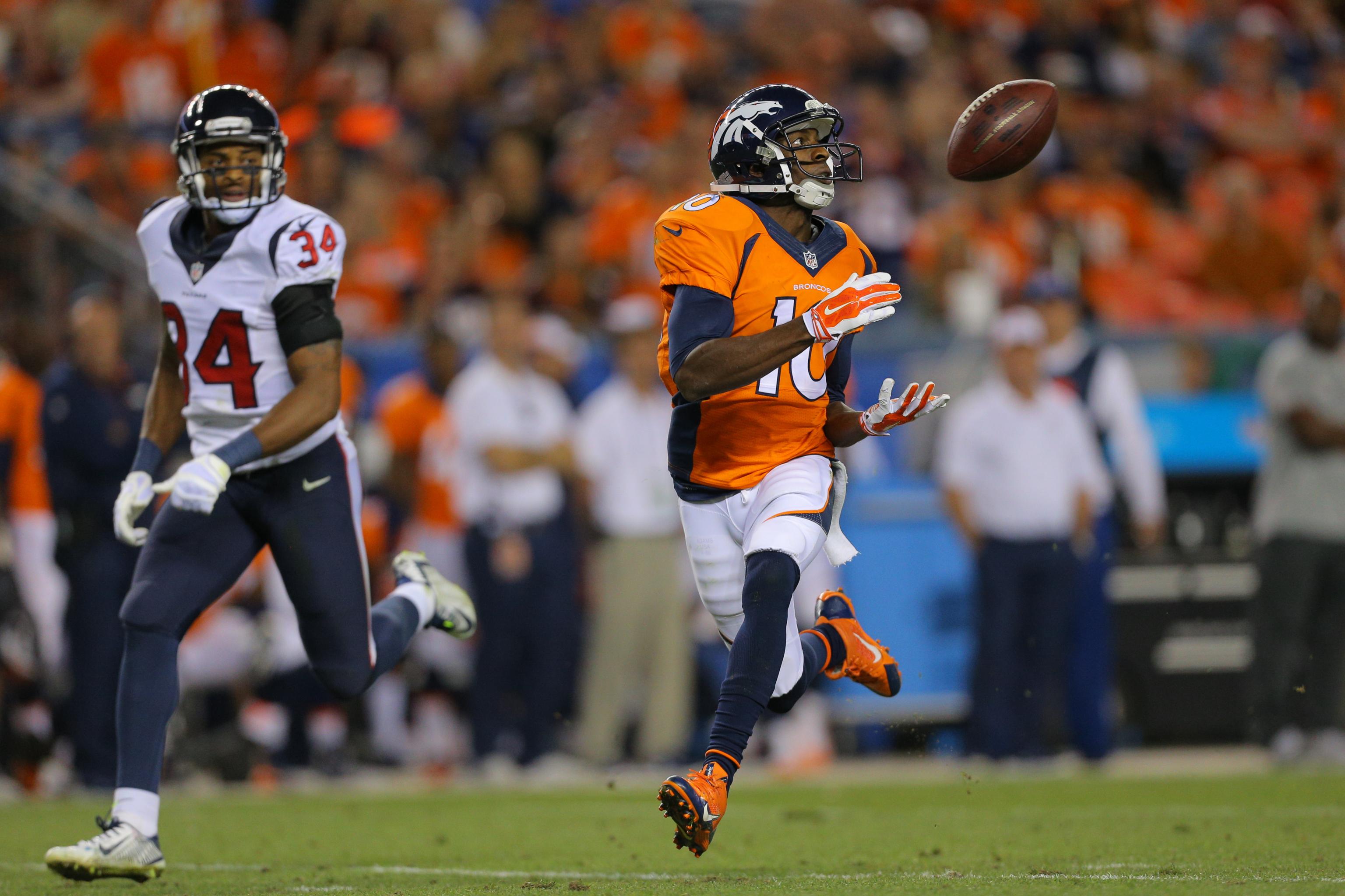 Emmanuel Sanders back in 'The Huddle'