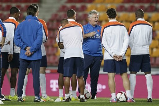 Guus Hiddink, background centre,  head coach of Netherlands talks to his players during a training session, in Prague, Czech Republic, Monday, Sept. 8, 2014. Netherlands face Czech Republic in a Euro 2016 qualifying match on Tuesday. (AP Photo/Petr David Josek)
