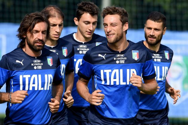 RIO DE JANEIRO, BRAZIL - JUNE 16:  Claudio Marchisio of Italy (R) smiles during a training session on June 16, 2014 in Rio de Janeiro, Brazil.  (Photo by Claudio Villa/Getty Images)