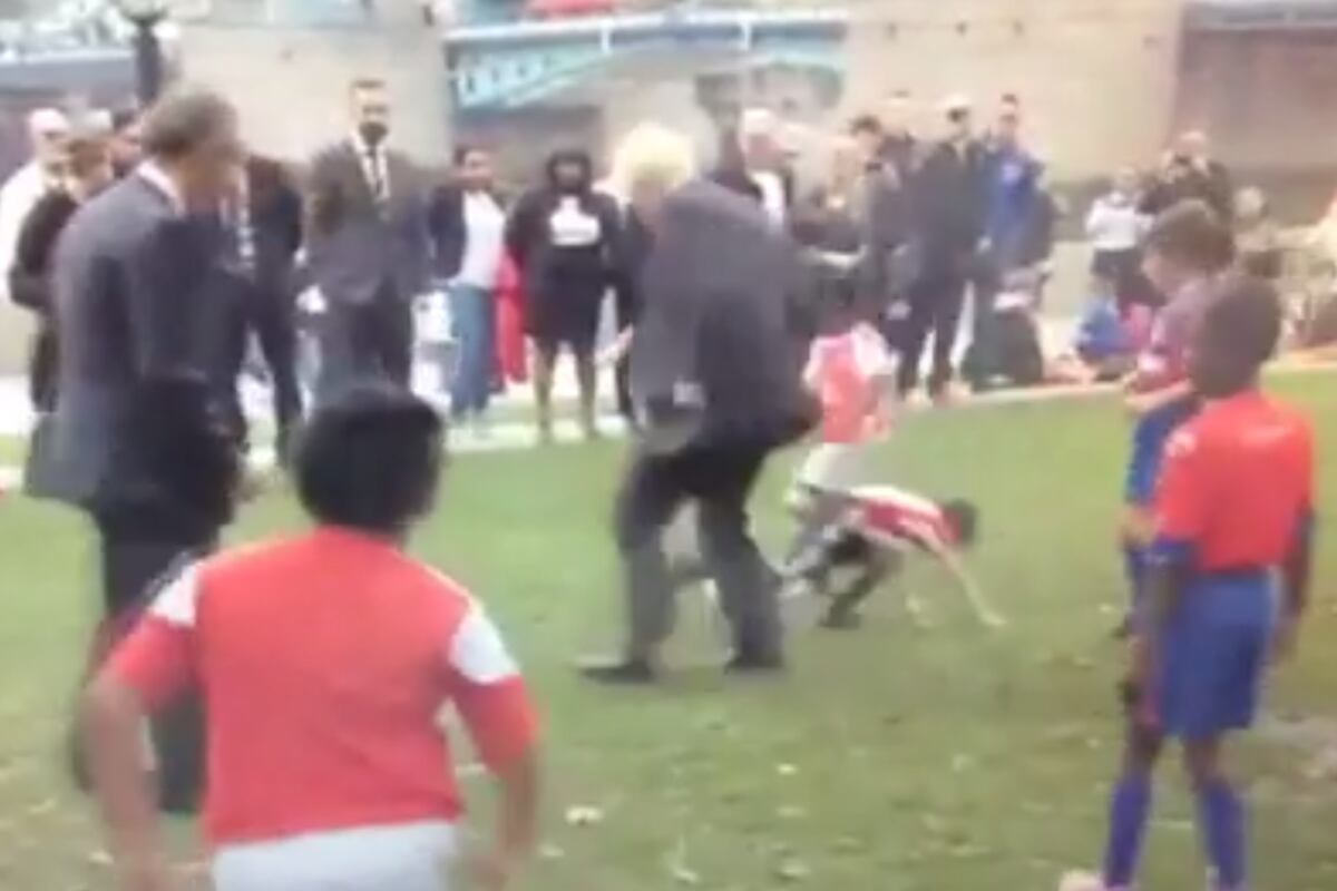 Mayor Of London Boris Johnson Proves Yet Again He S The World S Worst Footballer Bleacher Report Latest News Videos And Highlights