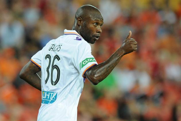 BRISBANE, AUSTRALIA - FEBRUARY 28: William Gallas of the Glory signals to his team mates during the round 21 A-League match between Brisbane Roar and Perth Glory at Suncorp Stadium on February 28, 2014 in Brisbane, Australia. (Photo by Matt Roberts/Getty Images)