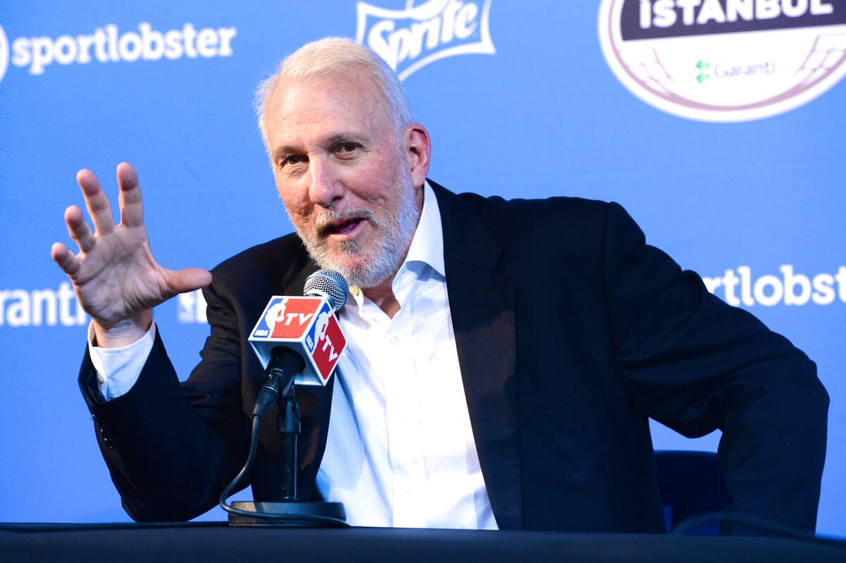 Popovich Replies to Suns Owner's Criticism of Spurs with 'Chicken Suit