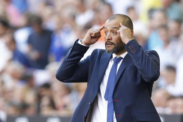 Valencia's coach Nuno Espirito Santo gestures to his players, during a Spanish La Liga soccer match against Atletico Madrid at the Mestalla stadium in Valencia, Spain, Saturday, Oct. 4, 2014. (AP Photo/Alberto Saiz)
