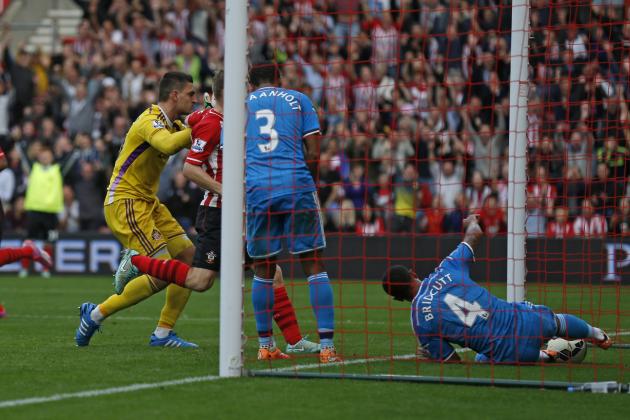 SOUTHAMPTON, ENGLAND - OCTOBER 18: Liam Birdcutt of Sunderland scores an own goal to give Southampton their fourth goal during the Barclays Premier League match between Southampton and Sunderland at St Mary's Stadium on October 18, 2014 in Southampton, England. (Photo by Steve Bardens/Getty Images)