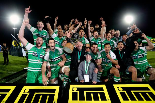 PALMERSTON NORTH, NEW ZEALAND - OCTOBER 24:  Manawatu players celebrate after winning the ITM Cup Championship Final match between Manawatu and Hawke's Bay at FMG Stadium on October 24, 2014 in Palmerston North, New Zealand.  (Photo by Hagen Hopkins/Getty Images)