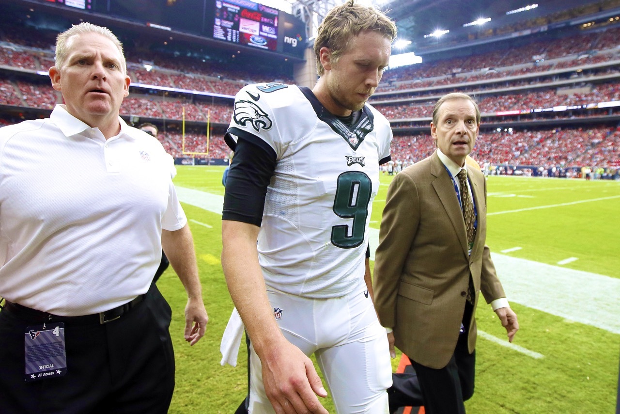 Nick Foles injury: Eagles QB to miss 6-8 weeks with collarbone fracture -  Sports Illustrated