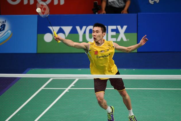 JAKARTA, INDONESIA - JUNE 20:  Lee Chong Wei of Malaysia returns a shot against Hans-Kristian Vittinghus of Denmark during the BCA Indonesia Open 2014 MetLife BWF World Super Series Premier at Istora Gelora Bung Karno Stadium on June 20, 2014 in Jakarta, Indonesia.  (Photo by Robertus Pudyanto/Getty Images)