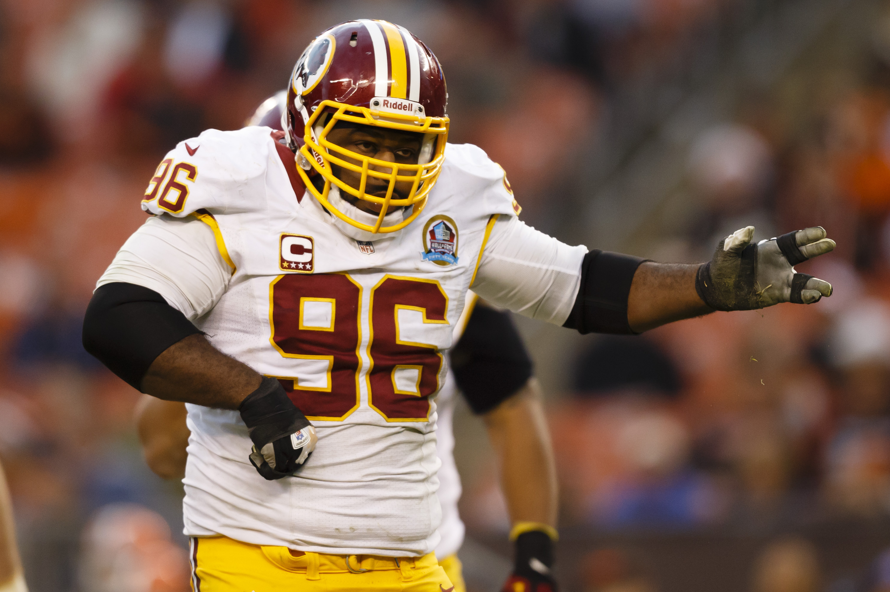 Washington Redskins Stephen Bowen celebrates with Barry Cofield