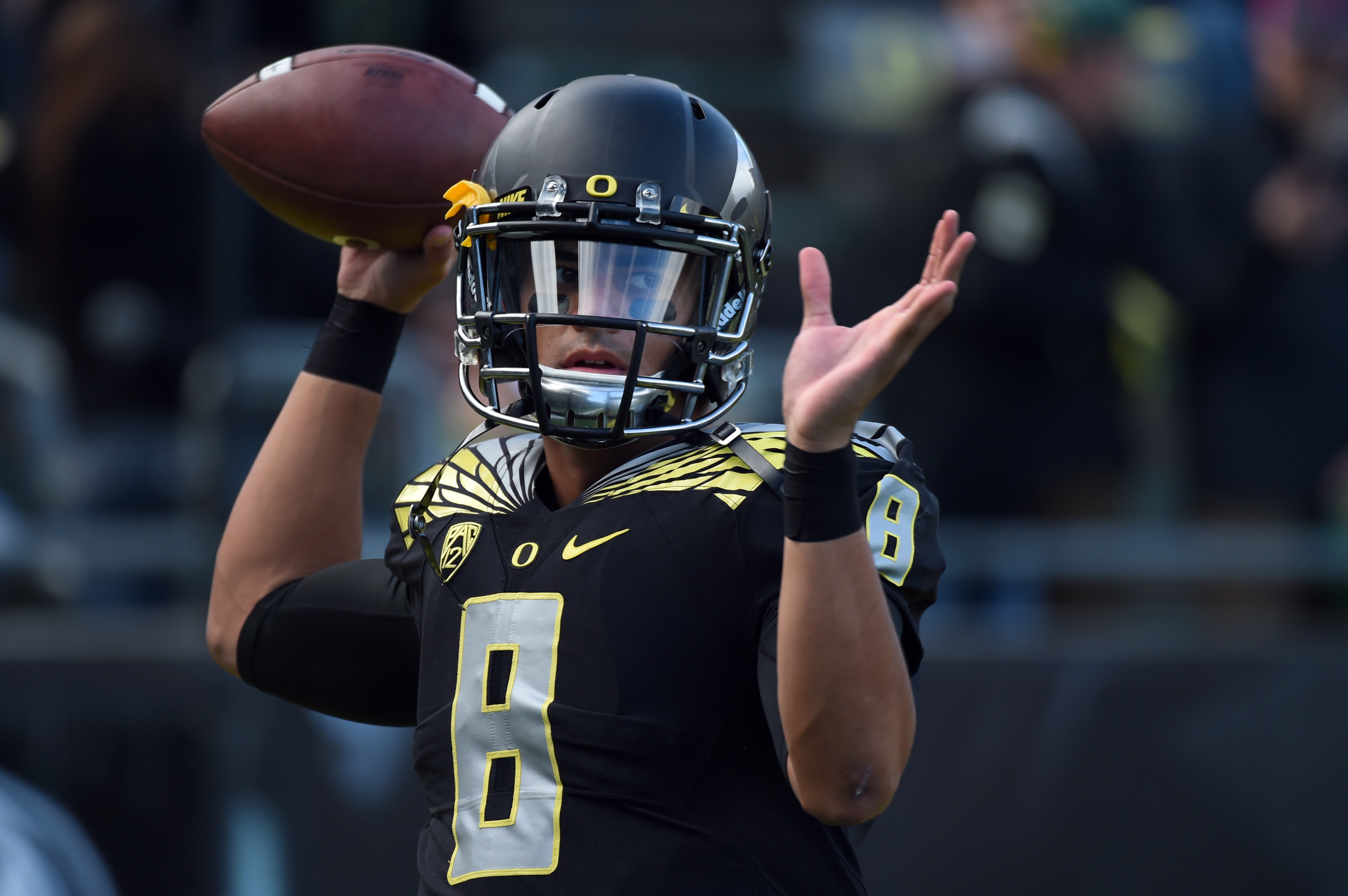 Oregon quarterback Marcus Mariota pacing the Heisman field after