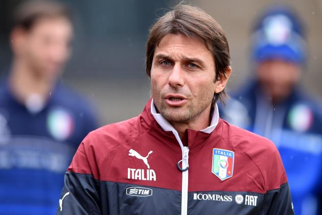FLORENCE, ITALY - NOVEMBER 12:  Head coach Antonio Conte Italy Training Session at Coverciano on November 12, 2014 in Florence, Italy.  (Photo by Claudio Villa/Getty Images)