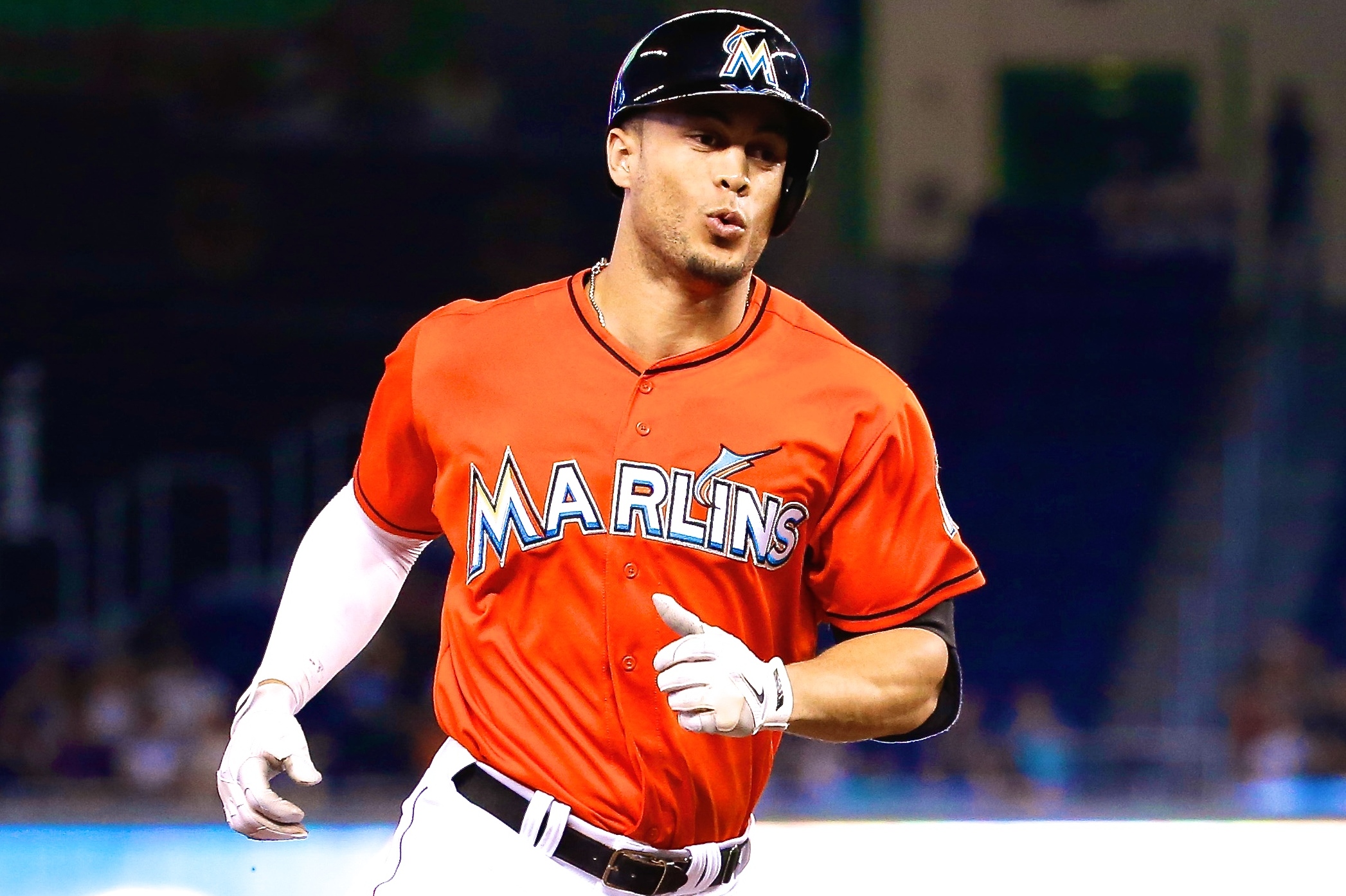 Giancarlo Stanton agrees to $325-million contract with Miami Marlins - Los  Angeles Times