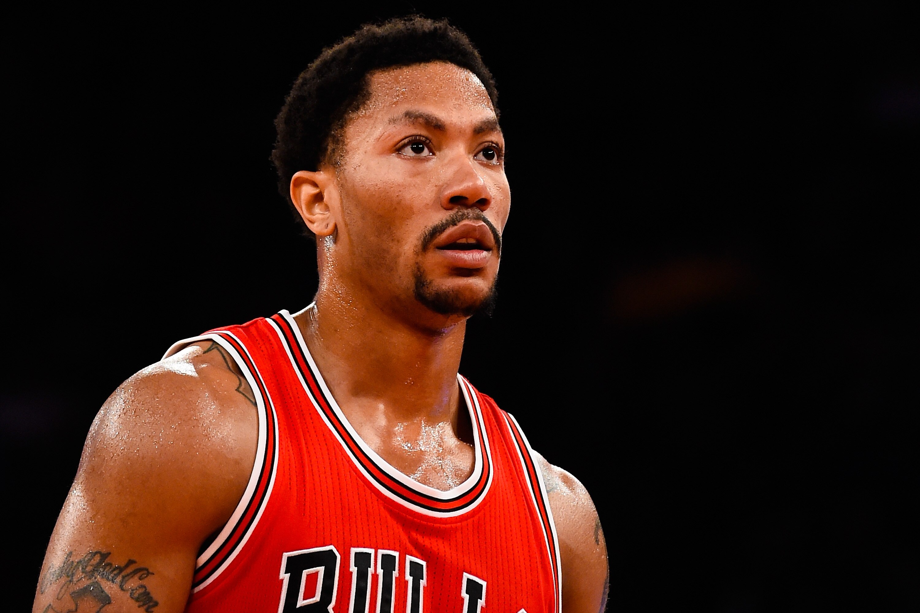 derrick rose not playing