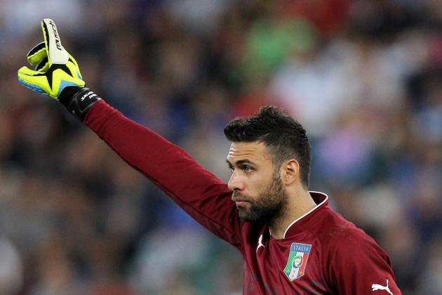 BARI, ITALY - SEPTEMBER 04: Salvatore Sirigu of Italy in action during the international friendly match between Italy and Netherlands at Stadio San Nicola on September 4, 2014 in Bari, Italy.  (Photo by Paolo Bruno/Getty Images)