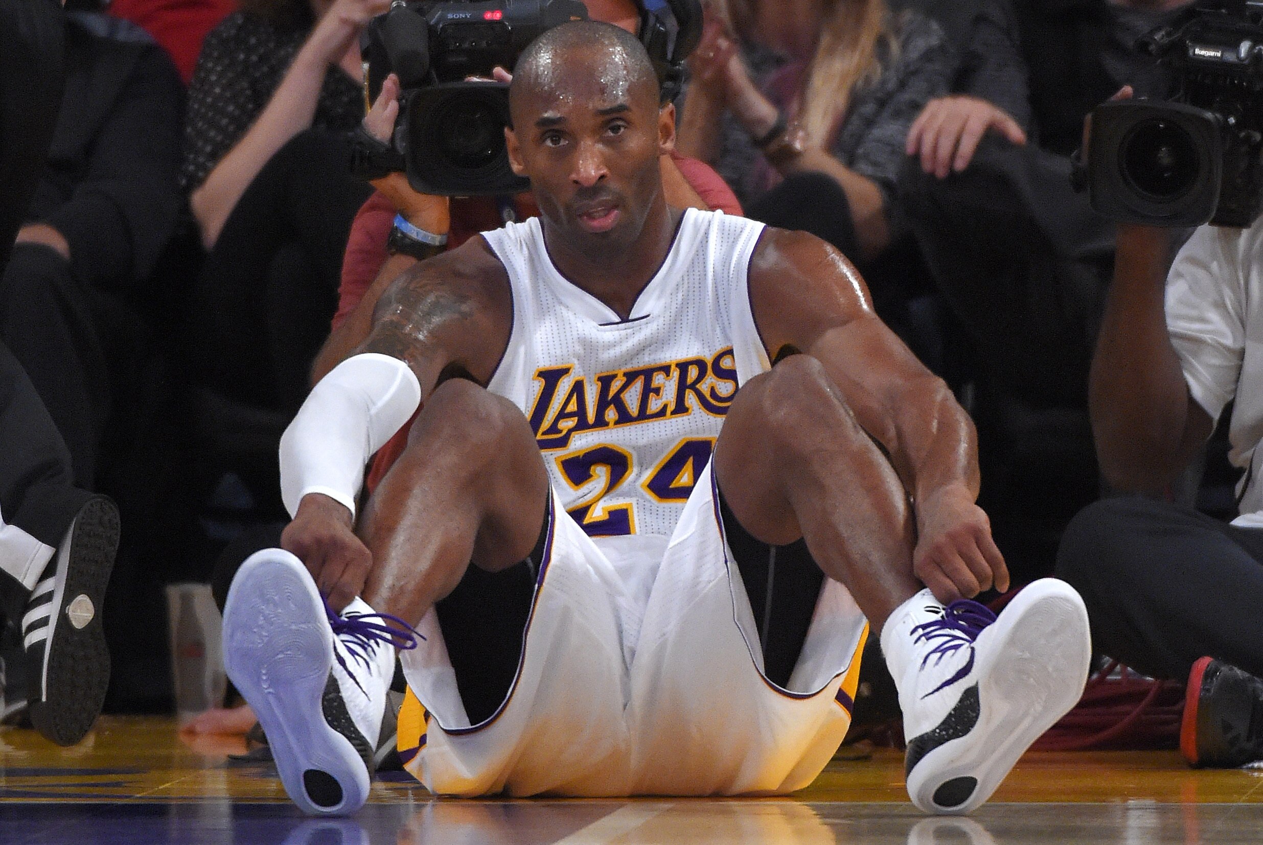 Kobe Bryant Jersey Outline Drawing ~ Drawing Easy