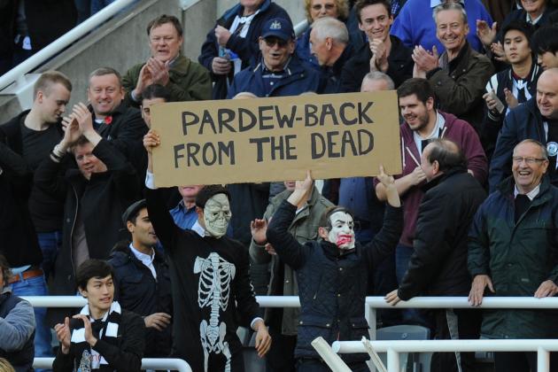 NEWCASTLE UPON TYNE, ENGLAND - NOVEMBER 01:  Newcastle fans display a sign in favour of manager Alan Pardew after the Barclays Premier League match between Newcastle United and Liverpool at St James' Park on November 1, 2014 in Newcastle upon Tyne, England.  (Photo by Stu Forster/Getty Images)