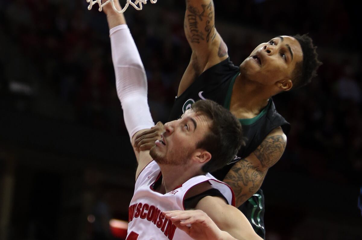 Frank Kaminsky Nearly Gets Posterized, Gives Props to Opponent After