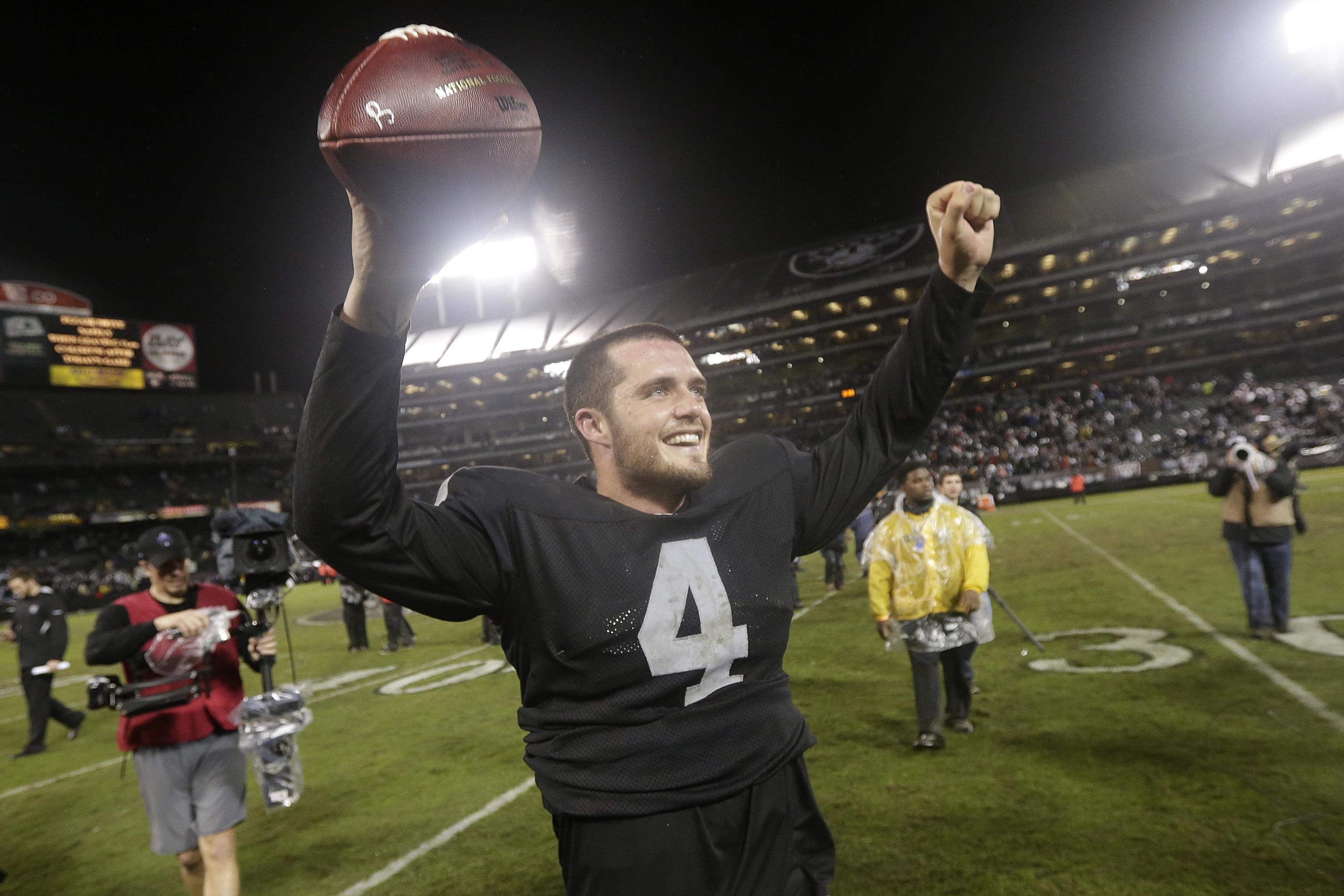 Raiders' Jon Gruden, Derek Carr are developing chemistry in Las Vegas