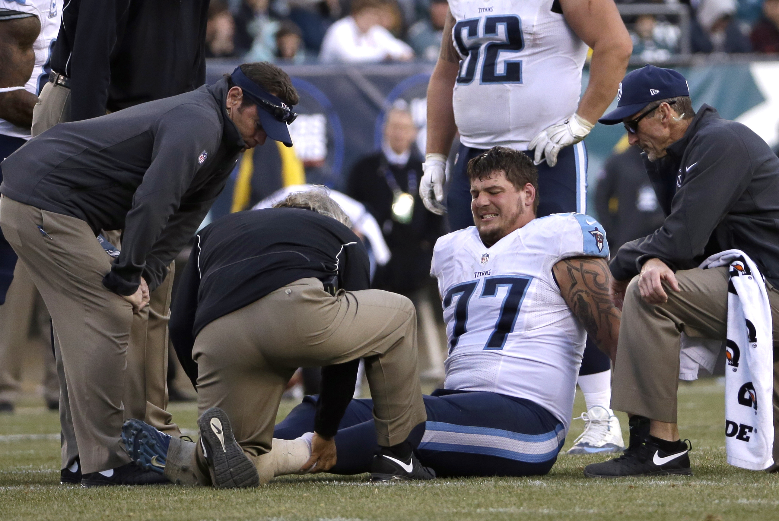 Taylor Lewan carted off with injury in Monday Night Football