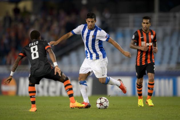 SAN SEBASTIAN, SPAIN - SEPTEMBER 17:  Carlos Vela of Real Sociedad de Futbol in action during the UEFA Champions League group stage match between Real Sociedad de Futbol and Shakhtar Donetsk held on September 17, 2013 at the Anoeta Stadium in San Sebastian, Spain. (Photo by Dani Pozo/EuroFootball/Getty Images)
