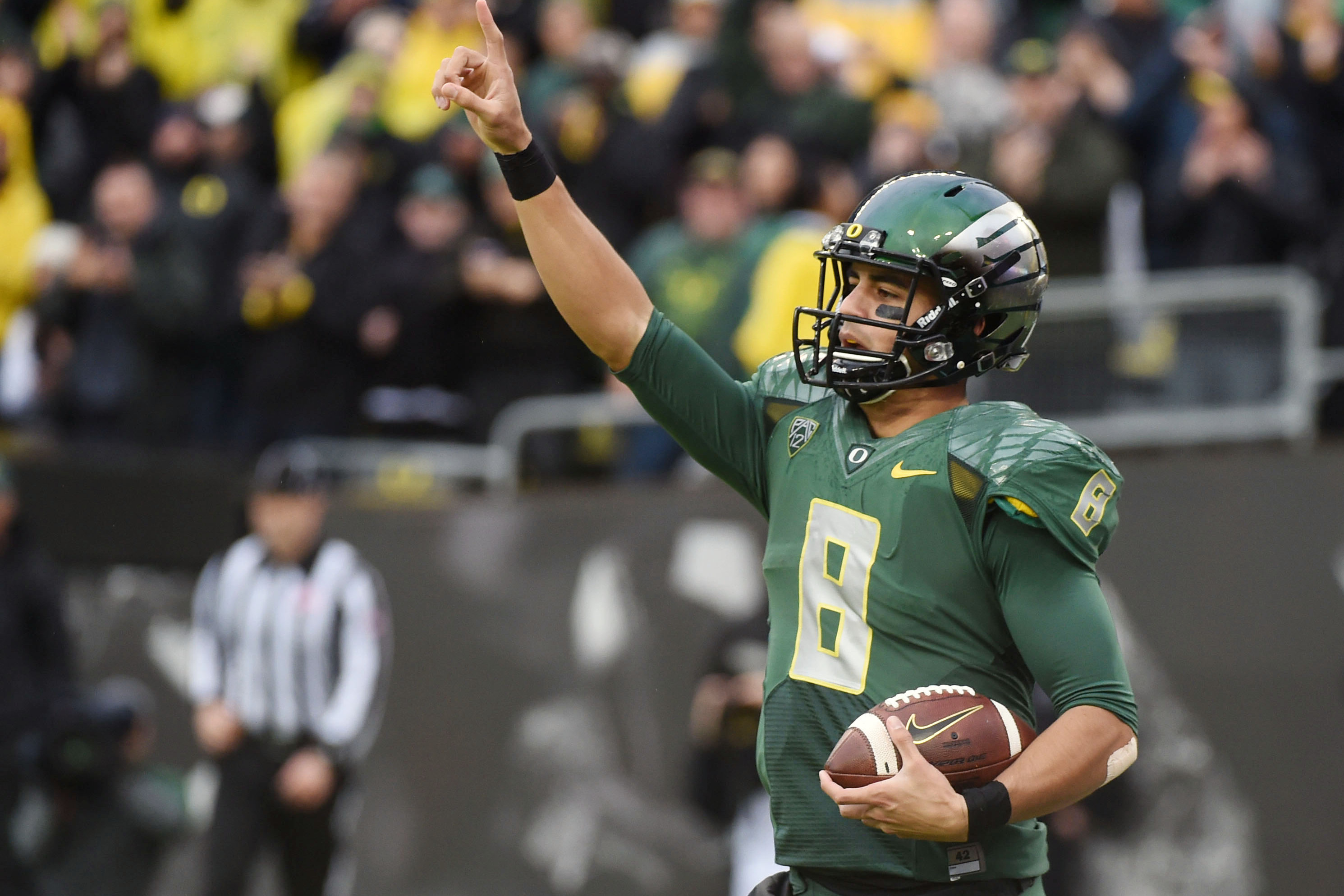 Oregon State Beavers at Oregon Ducks Free College Football Picks and Odds