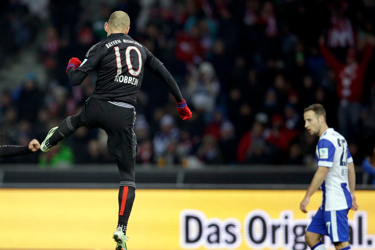 Arjen Robben Scores Patented Robben Goal in Hertha Berlin ...