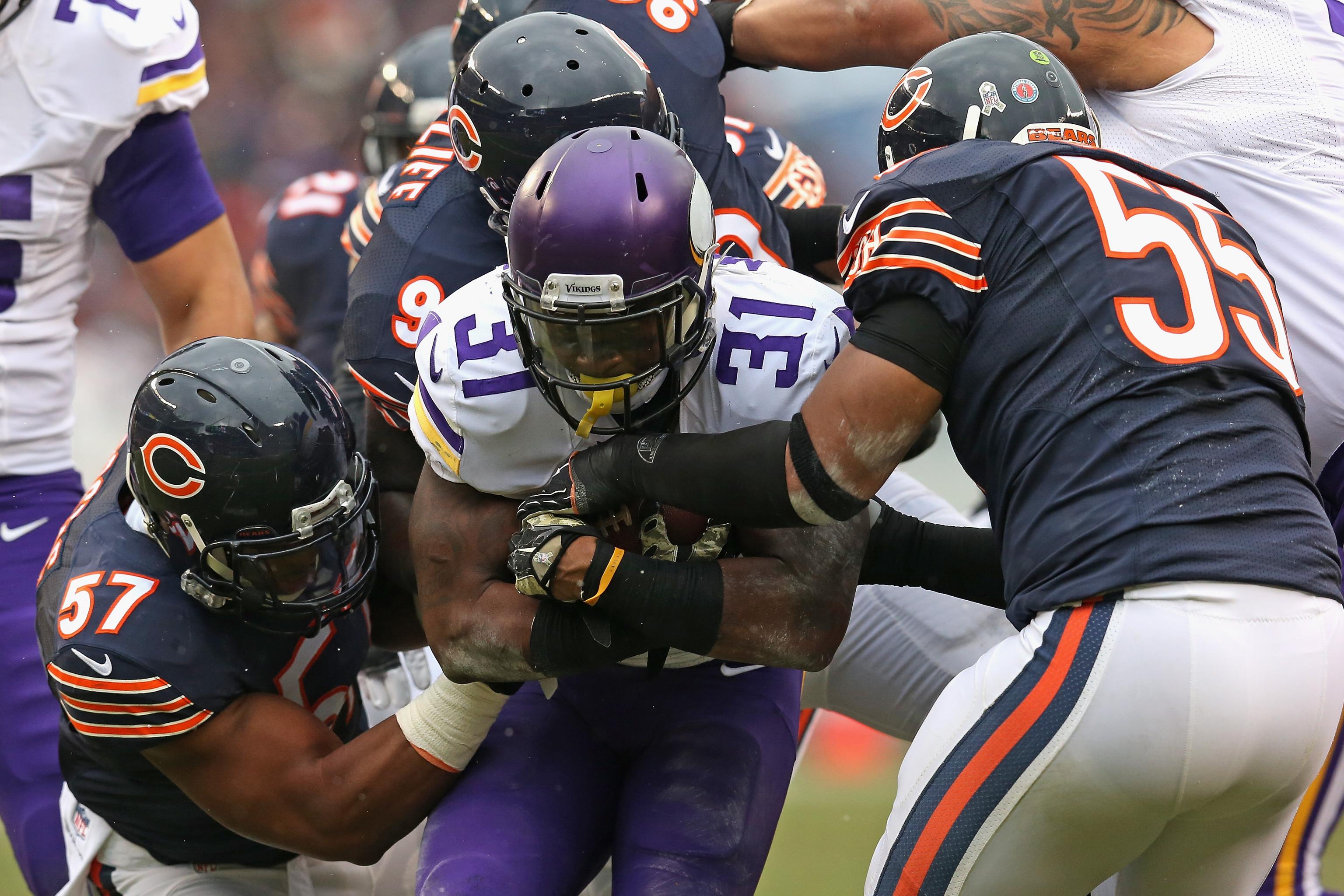 Urlacher, Briggs lead fierce Bears defense