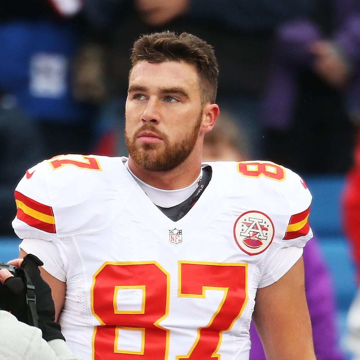 Travis Kelce Makes Inappropriate Hand Gesture, Explains His Actions on Twitter | Bleacher Report ...