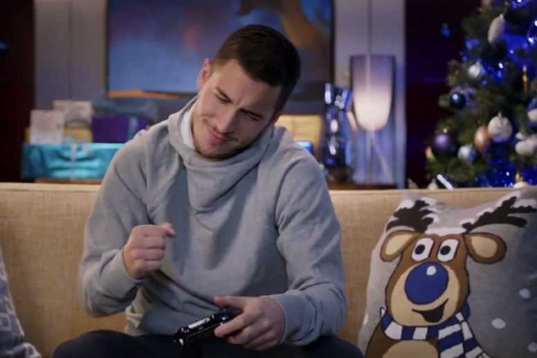 Lionel Messi Battles Eden Hazard in New FIFA 15 ChristmasThemed Advert