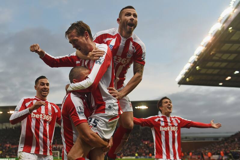 Peter Crouch Scores 19 Seconds In As Stoke Run Rampant Vs Arsenal In 1st Half Bleacher Report Latest News Videos And Highlights