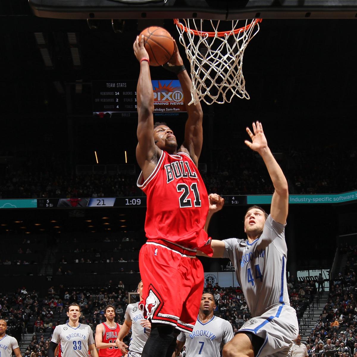 Derrick Rose of the Chicago Bulls slams home a dunk late in a victory  News Photo - Getty Images