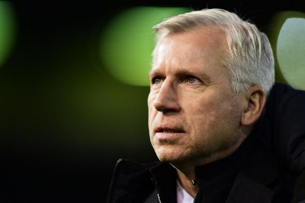 BURNLEY, ENGLAND - DECEMBER 02: Alan Pardew the manager of Newcastle United looks on during the Barclays Premier League match between Burnley and Newcastle United at Turf Moor on December 2, 2014 in Burnley, England. (Photo by Jamie McDonald/Getty Images)