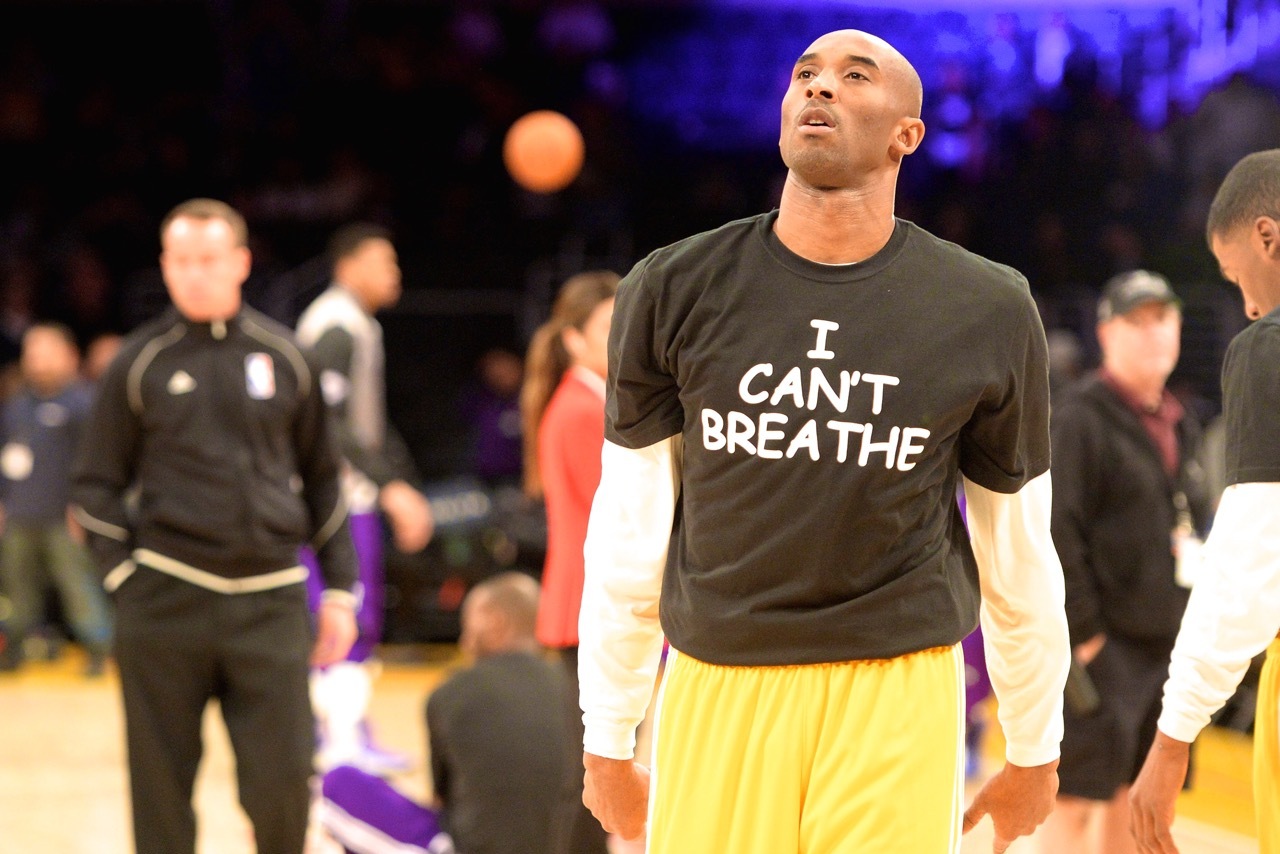 Kobe Bryant and Teammates Wear “I Can't Breathe” Shirts on the