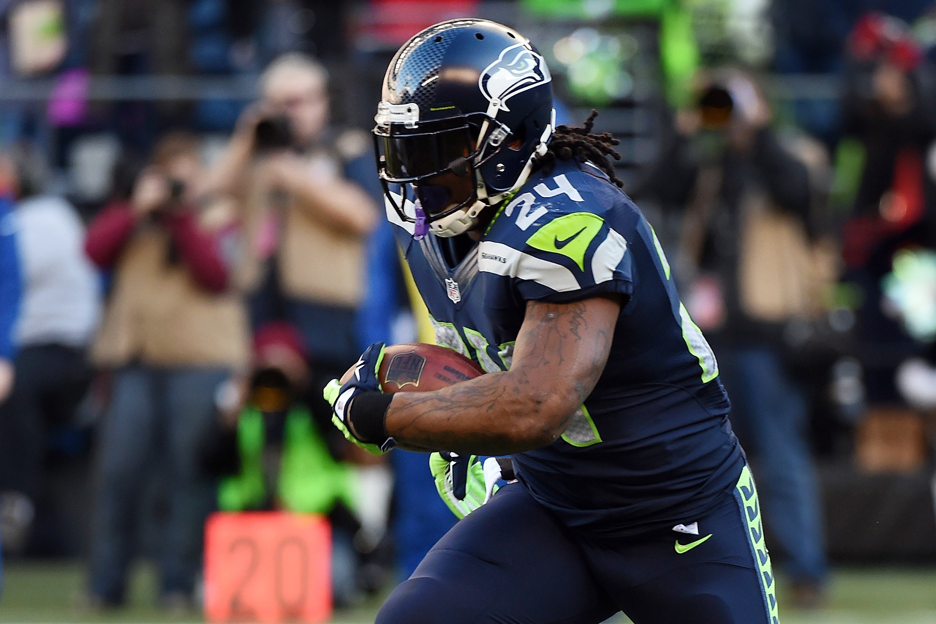 Bleacher Report - Marshawn Lynch goes beast mode for 140 yards and 2 TDs as  the Seattle Seahawks take down the New Orleans Saints! GIF of Lynch's final  31-yard TD run: