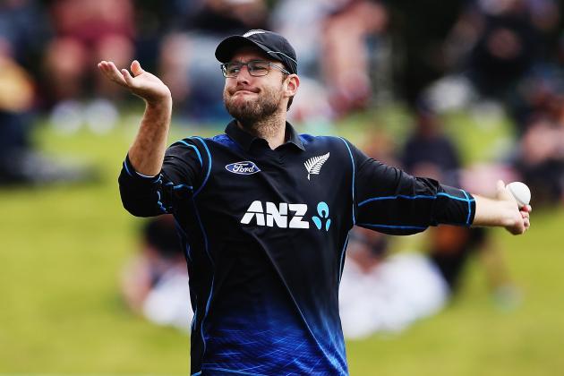 MOUNT MAUNGANUI, NEW ZEALAND - OCTOBER 21:  Daniel Vettori of New Zealand warms up before bowling during the One Day International match between New Zealand and South Africa at Bay Oval on October 21, 2014 in Mount Maunganui, New Zealand.  (Photo by Hannah Peters/Getty Images)