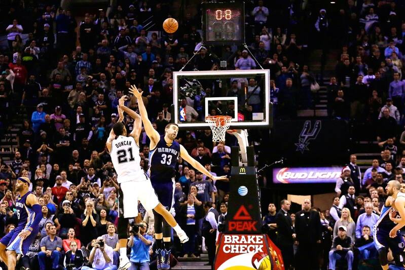 Get Grizzlies And Spurs Trade Buzzer Beaters In The Best Game Of The For Android Wallpaper Grizzlies And Spurs Trade Buzzer Beaters In The Best Game Of The Desktop Wallpaper