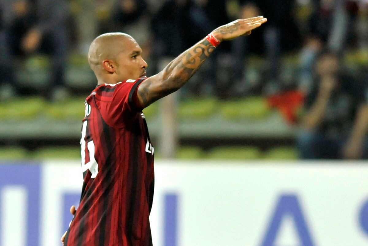 Ac Milan Cannot Afford To Take Risks Over New Deal For Nigel De Jong Bleacher Report Latest News Videos And Highlights