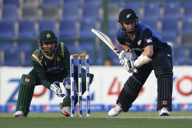 ABU DHABI, UNITED ARAB EMIRATES - DECEMBER 17:  Kane Williamson of New Zealand bats  during the 4th One Day International match between Pakistan and New Zealand at Sheikh Zayed Stadium on December 17, 2014 in Abu Dhabi, United Arab Emirates.  (Photo by Francois Nel/Getty Images)