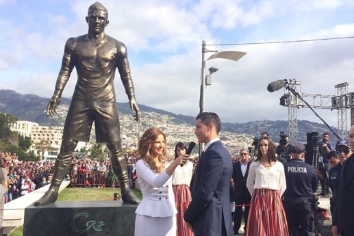 Cristiano Ronaldo Statue Unveiled In Cr7 S Childhood Home Of