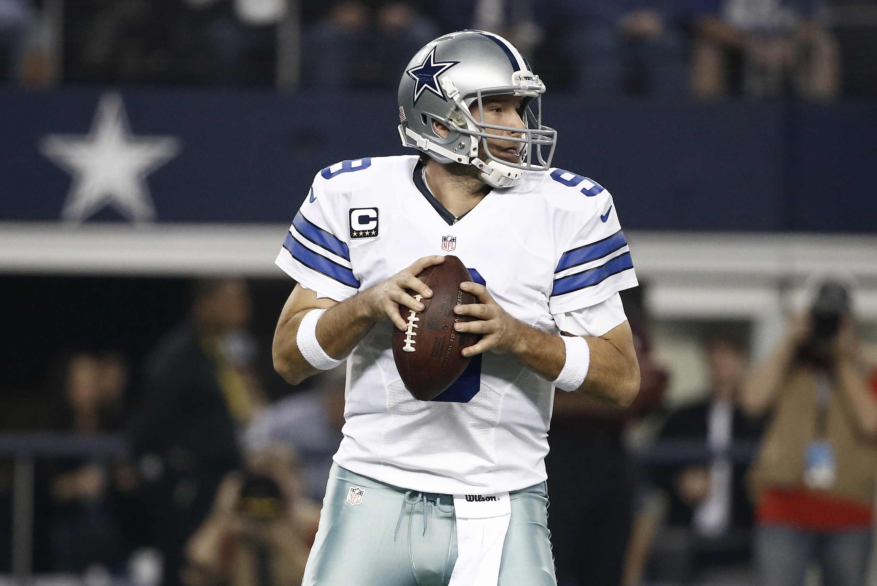 Troy Aikman, Tony Romo and the NFL's Million-Dollar-a-Game Announcer Club -  WSJ