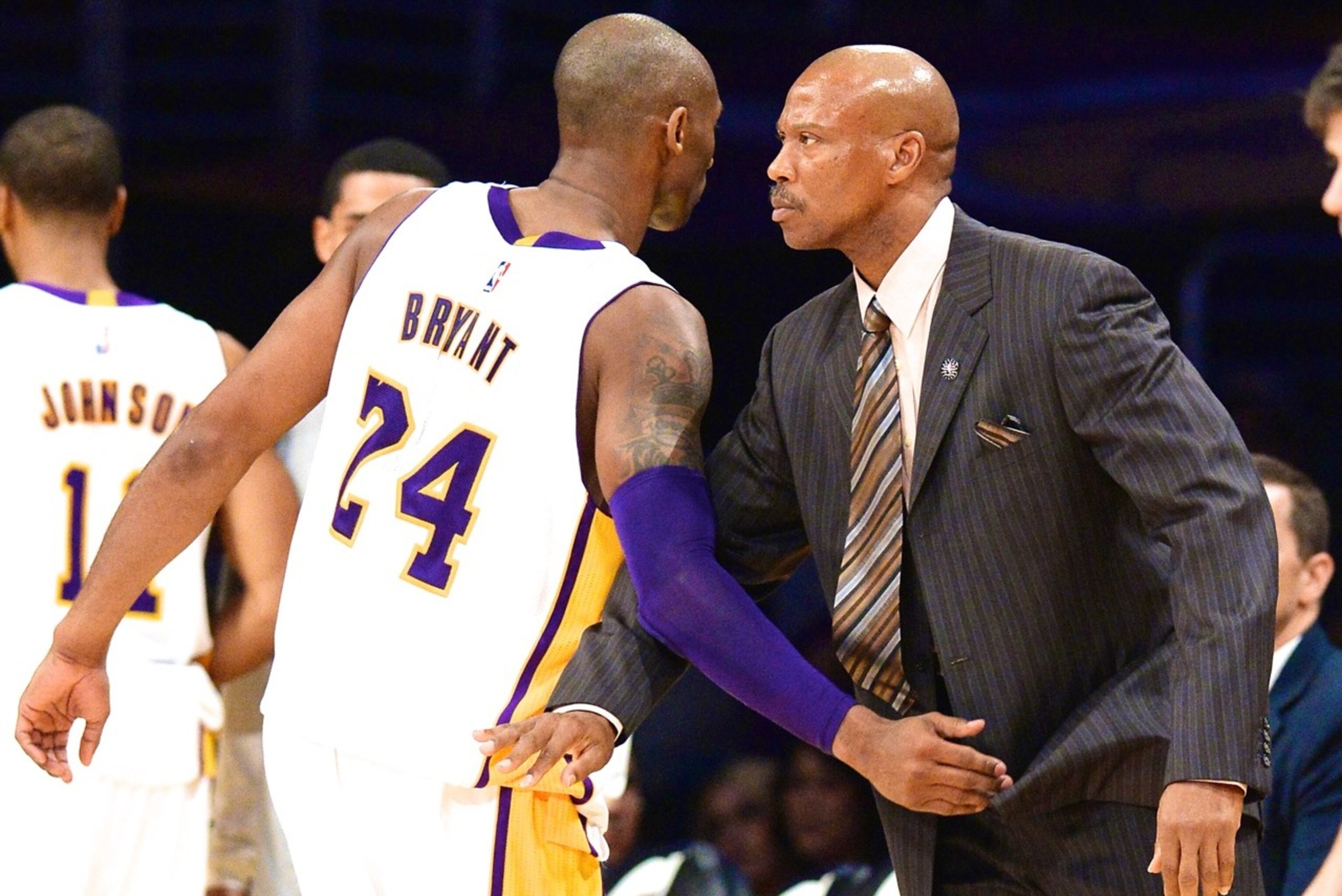 LA Lakers' Byron Scott recalls Kobe Bryant playing through injured right  shoulder vs. New Orleans – Daily News