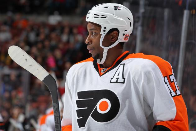ANAHEIM, CA - DECEMBER 3: Wayne Simmonds #17 of the Philadelphia Flyers looks on during the game against the Anaheim Ducks on December 3, 2014 at Honda Center in Anaheim, California. (Photo by Debora Robinson/NHLI via Getty Images)