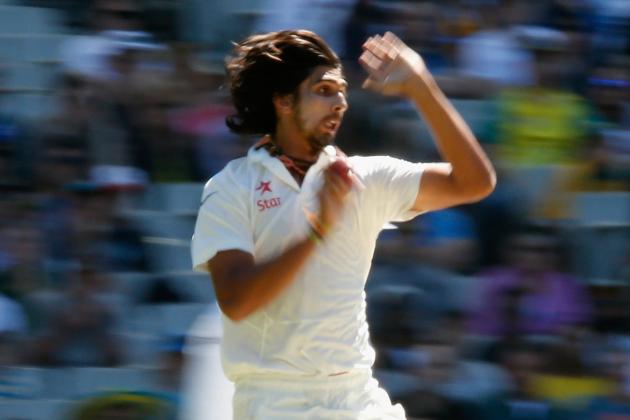MELBOURNE, AUSTRALIA - DECEMBER 27:  Ishant Sharma of India bowls during day two of the Third Test match between Australia and India at Melbourne Cricket Ground on December 27, 2014 in Melbourne, Australia.  (Photo by Darrian Traynor/Getty Images)