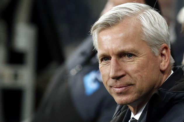 Newcastle United's manager Alan Pardew awaits the start of their English Premier League soccer match between Newcastle United and Everton at St James' Park, Newcastle, England, Sunday, Dec. 28, 2014. (AP Photo/Scott Heppell)