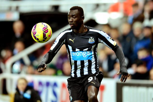 NEWCASTLE UPON TYNE, ENGLAND - DECEMBER 28: Papiss Demba Cisse of Newcastle United in action during the Barclays Premier League match between Newcastle United and Everton at St James' Park on December 28, 2014 in Newcastle upon Tyne, England. (Photo by Mark Runnacles/Getty Images)