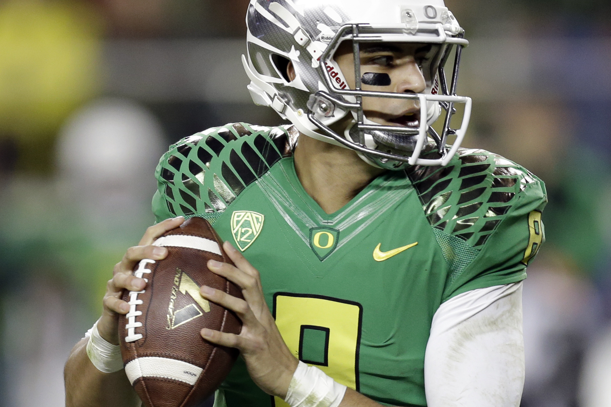 Oregon's Marcus Mariota wins Heisman duel in Rose Bowl